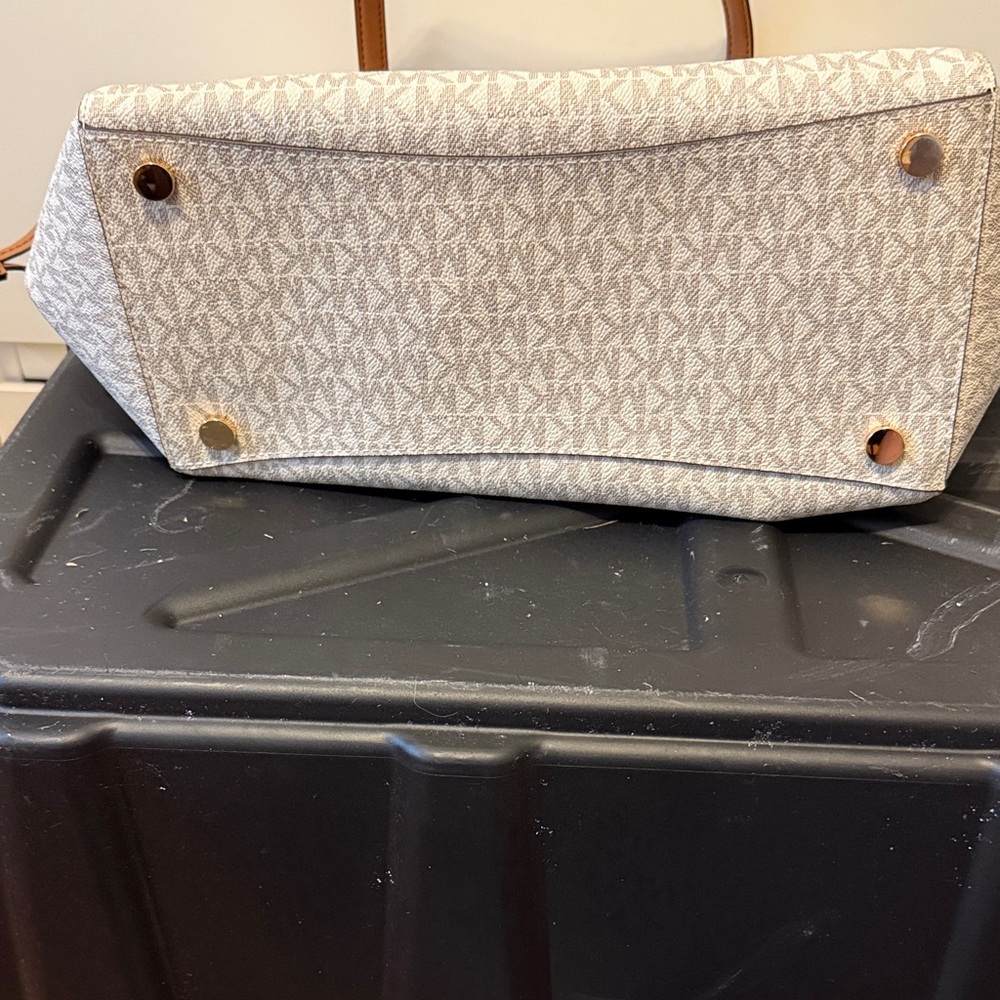 Michael Kors White and Brown Tote Bag - Picture 3 of 6